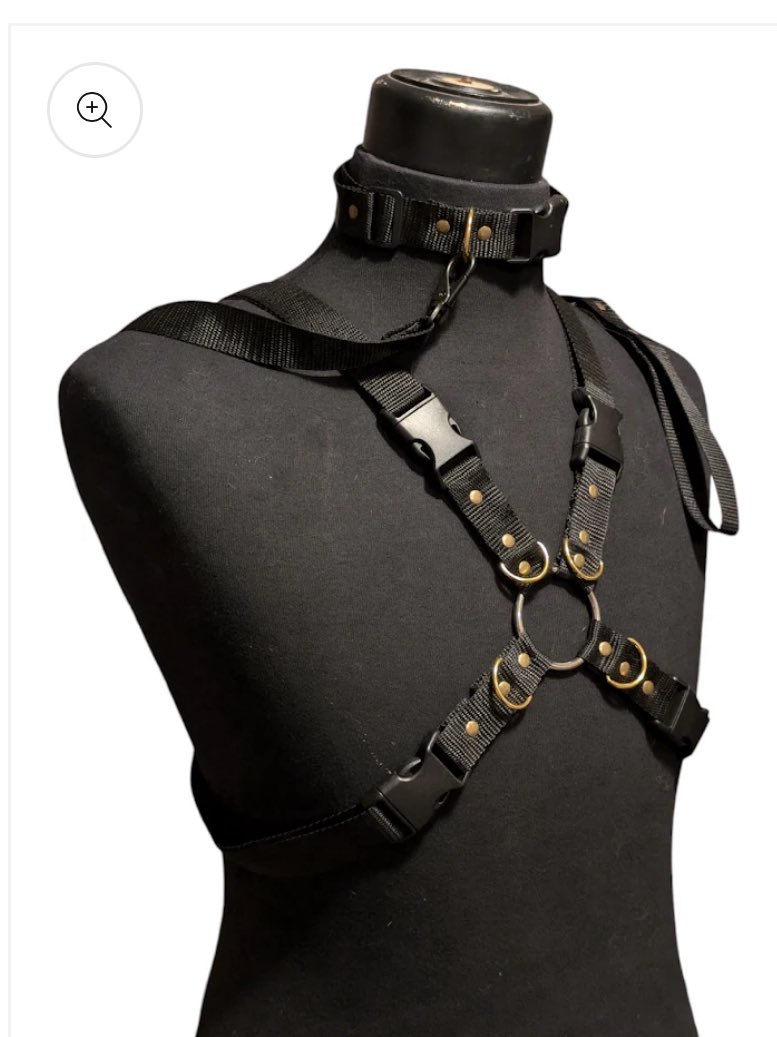 FoxandHoundFurs's tweet image. Time for our first giveaway and opening of the new year!

Site will go live at 8 EST, Jan 9th

To celebrate we are giving away an x harness set to be announced shortly before the opening. 

To enter make sure you’re following, like the post and comment your New Year’s resolution