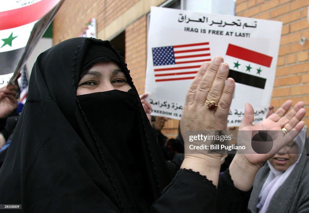 ولد الملحة محتفلين بإحتلال أمريكا للعراق
ولد الهور محتفلين بتحرير العراق
العلويات أمهات العبي الفارسية فرحانات بالاحتلال
جماعة الشمغ السود والعمايم السودة فرحانين باحتلال العراق
ولد الجنوب الشروكية فرحانين بدخول الامريكي لبغداد
اذا شغت شروكي يكلك احنا مقاومين شوفه هاي الصور!