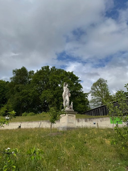 Bella9137489's tweet photo. Amidst nature's embrace, a statue stands timeless, watching over the beauty of the landscape https://t.co/z2MY3wYq4S