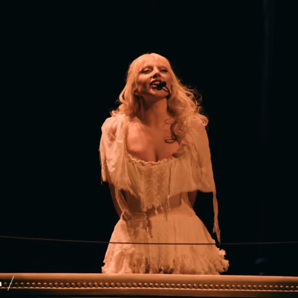 LGTHELOML's tweet image. one of gaga’s most beautiful looks ever