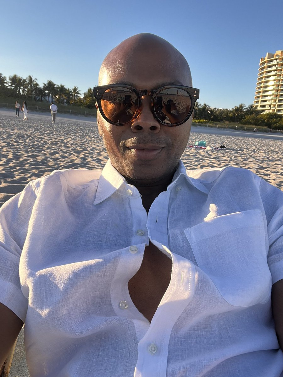 writervicyates's tweet image. Spending the New Year in South Beach ❤️❤️