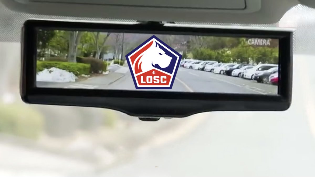 J’étais en train de conduire tranquillement ce matin quand soudain, regardez ce que j’ai vu dans mon rétro c’est bizarre vous savez ce que c’est ?? 😳😳