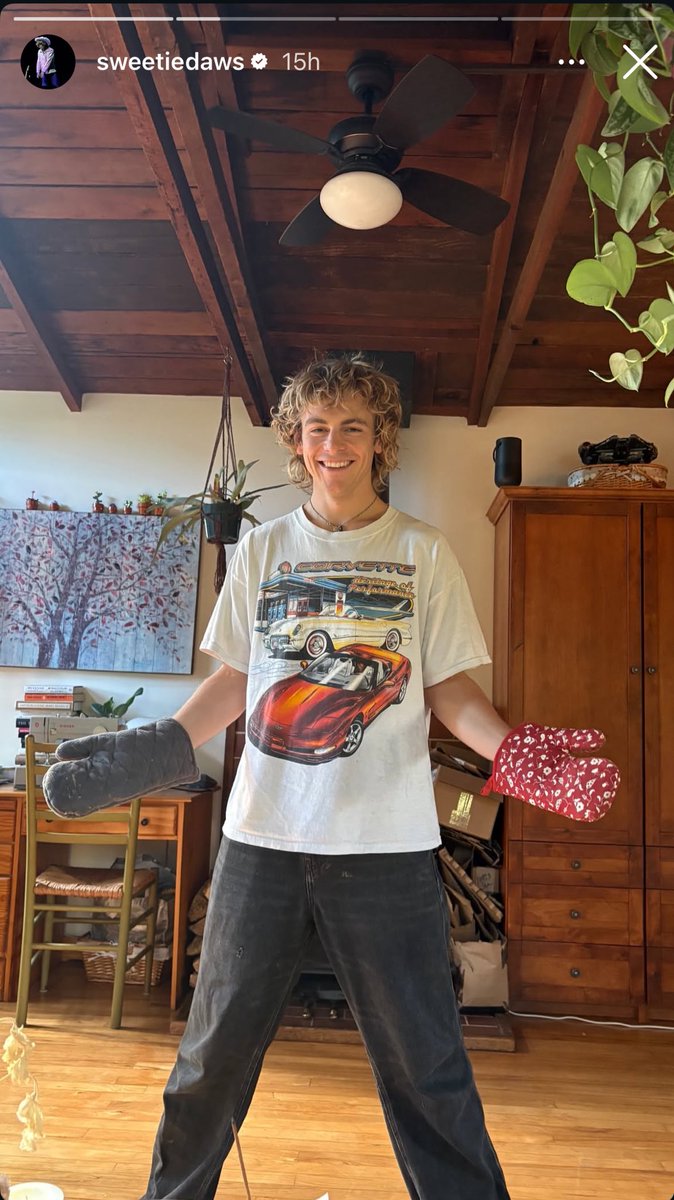 <a href="/DailyRoss/">Ross Lynch News</a> i thought it was posted by dawson from almost Monday👀