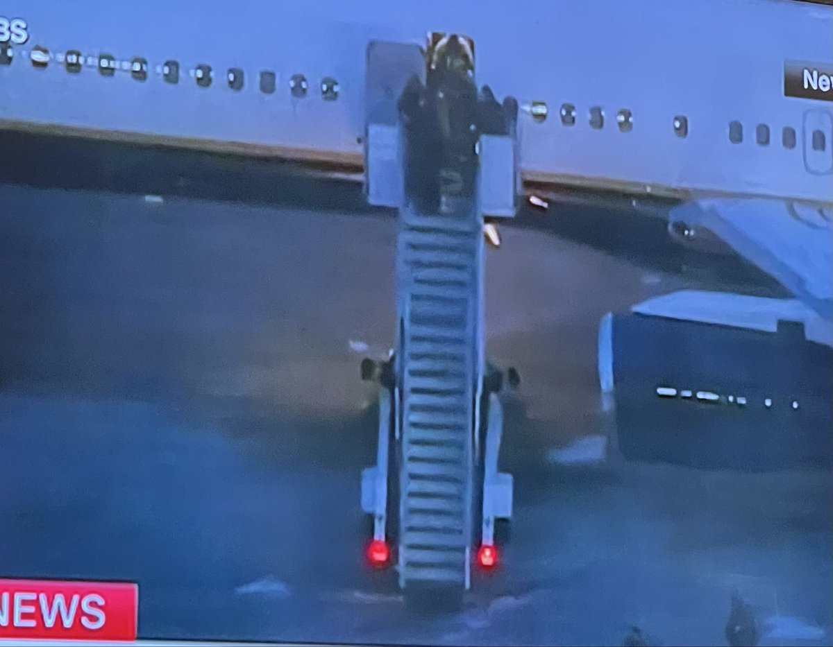 TheBraveFact's tweet image. #BREAKING President Maduro arrives at military base in New York.