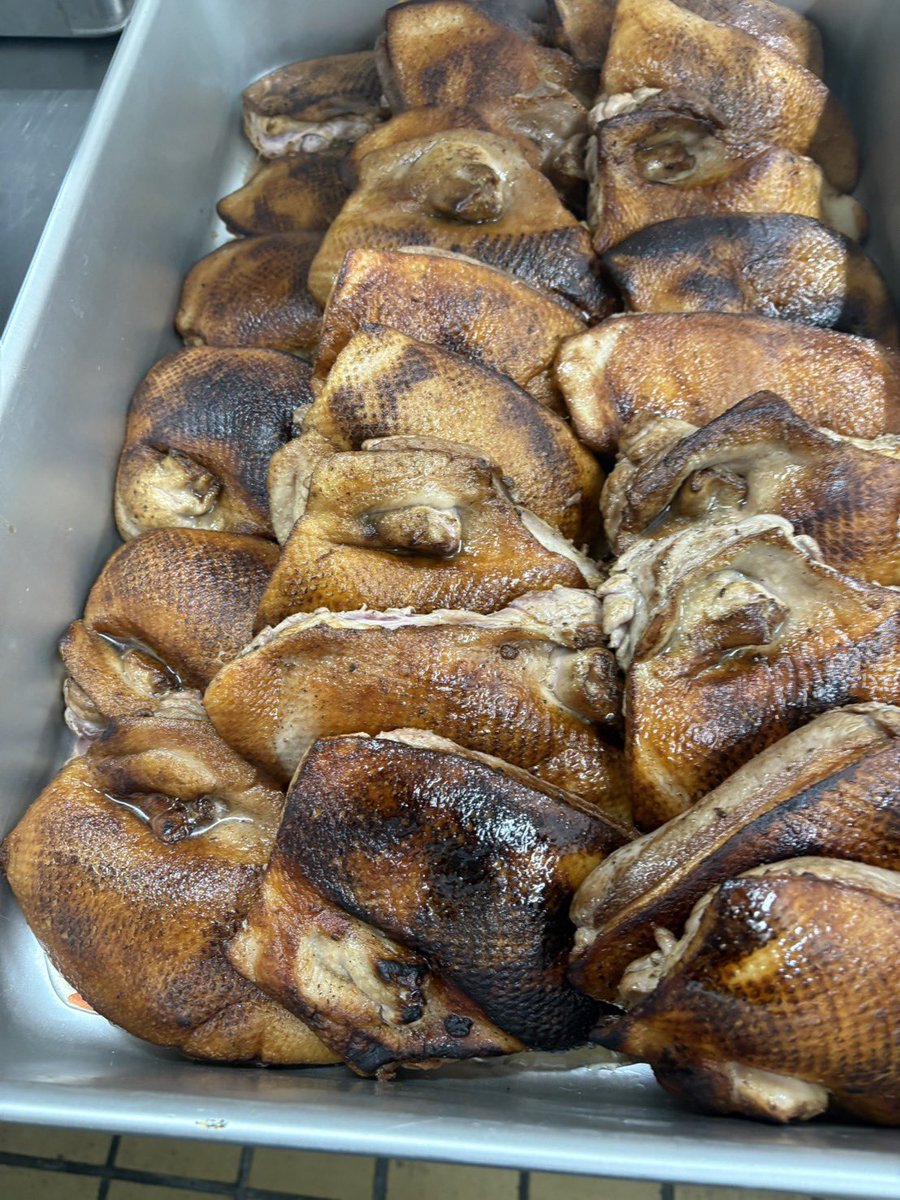 本日より営業します。
限定営業となります。

鴨、節、牛骨です。

1200円です。
売り切れないように仕込んでありますが、早くなくなってしまいそうな場合は報告します。