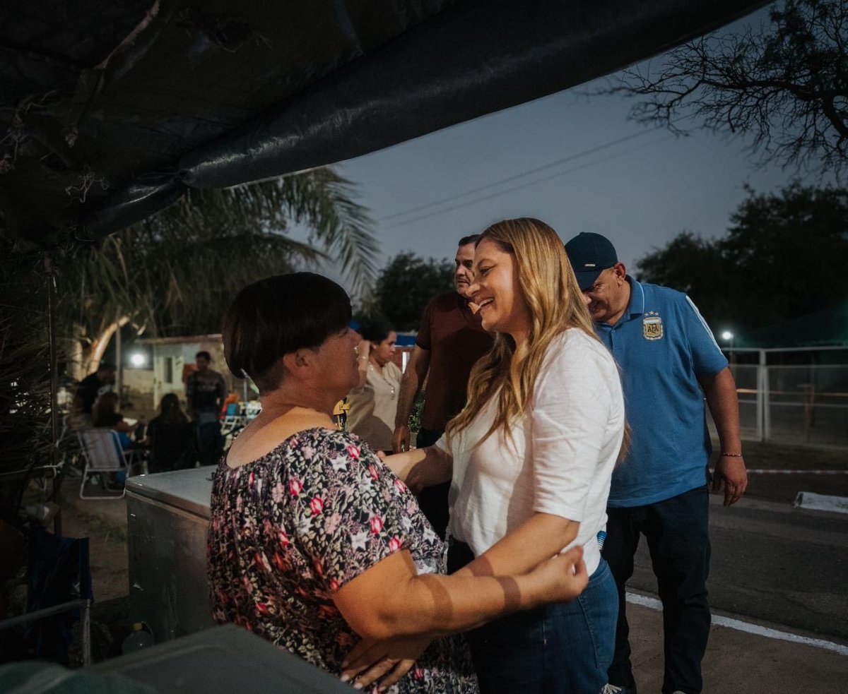 Momentazos:

<a href="/TeresitaMadera/">Teresita Madera</a> y <a href="/UrielVargasLR/">Uriel Vargas</a> recorrieron los locales de comerciantes que se ilusionan con una nueva edición del festival en Ulapes.