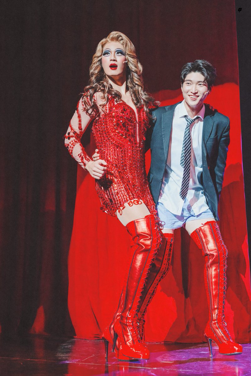 dear_kyungsoo_'s tweet image. 2025년 12월 6일         
뮤지컬 &amp;lt;킹키부츠 용인&amp;gt; 커튼콜

#서경수 • 𝐋𝐎𝐋𝐀
#신재범 • 𝐂𝐡𝐚𝐫𝐥𝐢𝐞    
— 날 믿어주고, 밀어준 건 너뿐이었어.