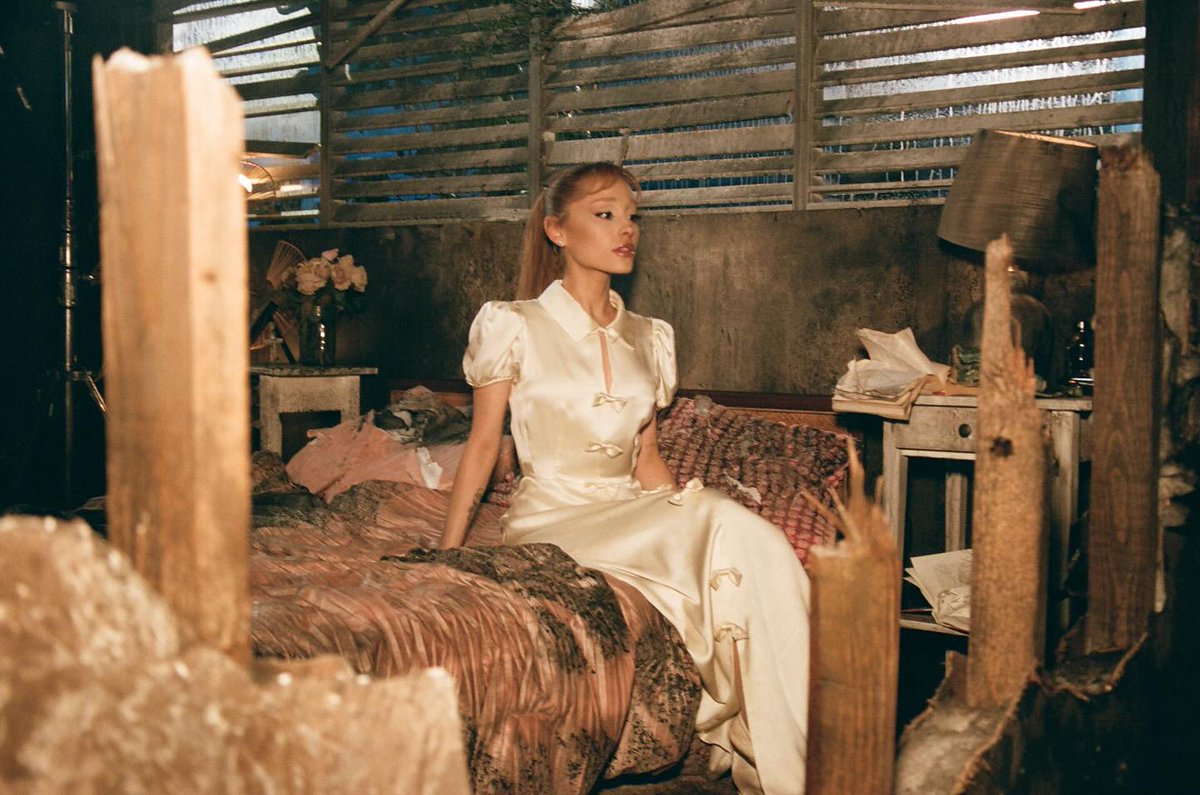 jess all the time. 💋🪩 tweet media