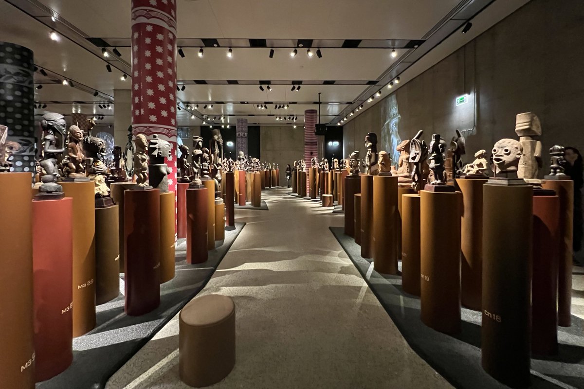 наконец дошел до нового Музея ЗИЛАРТ. красивое здание, хаотичная экспозиция. понравилась только выставка Гриши Брускина (но ее запрещено снимать). в общем, место вызывает какое-то чувство неловкости и напоминает о несчастливой судьбе ГЭС-2