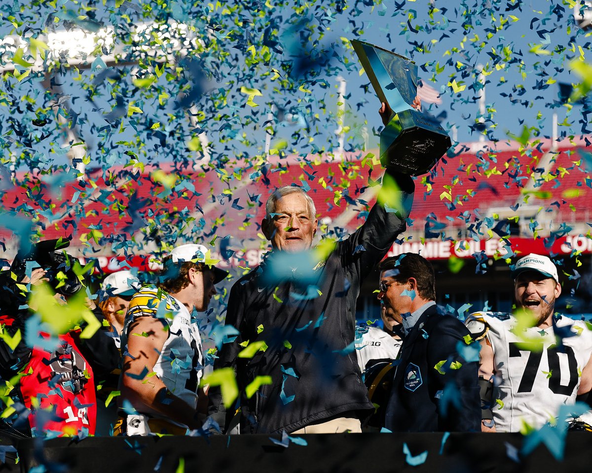 CoachSWallace's tweet image. Few days later and it still doesn’t get better than this! Bowl victory vs a Top-15 ranked SEC team. Couldn’t be more proud of this team and their accomplishments. 
Played their ass off and finished the fight! #Hawkeyes