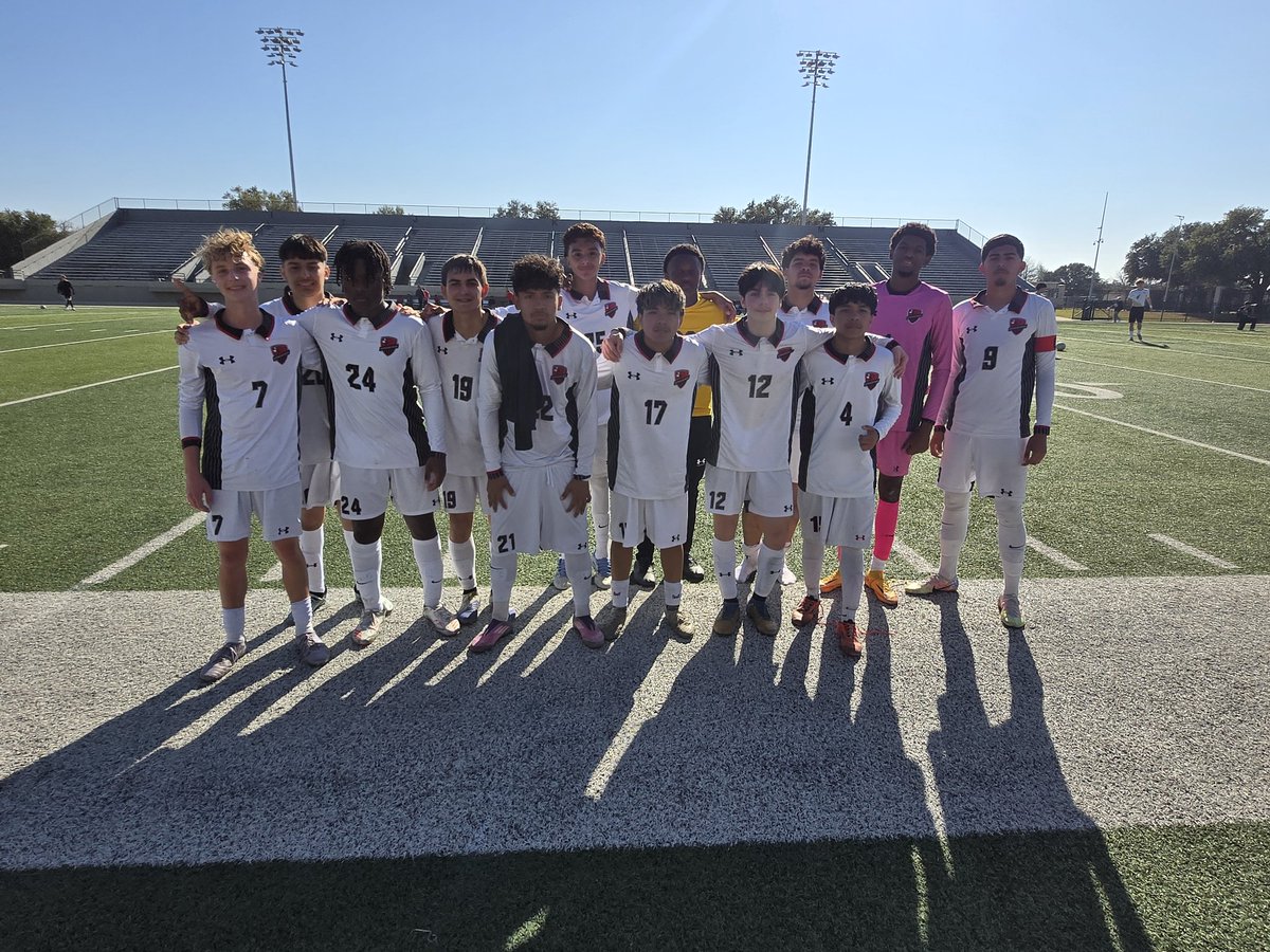 ChisdSoccer's tweet image. Congratulations to the team on a hard-fought 3-2 victory over Crandall today.  Their first win of the season. Great job, Longhorns! 🤘#TTHL @cedarhillisd @Coachrob1906 @DavidSullivanI1