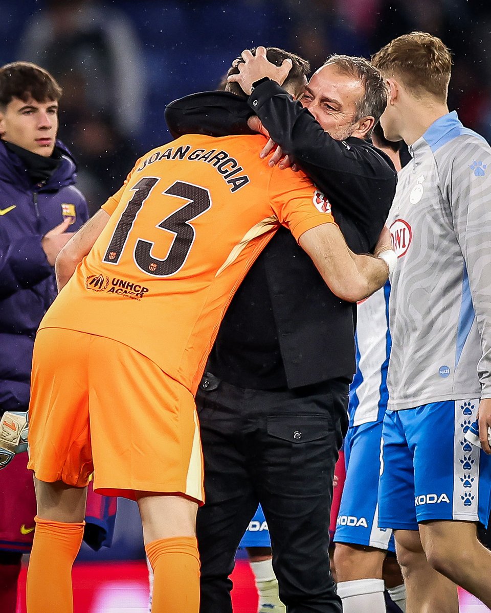 brfootball's tweet image. Hansi Flick is every Barça fan after that Joan García performance 🤗