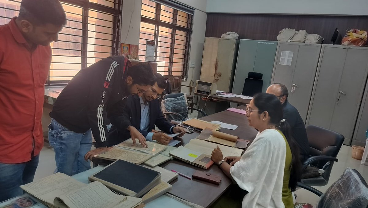 CollectorGodhra's tweet photo. મામલતદાર કચેરી ગોધરા(શહેર)ની મુલાકાત લઈ કચેરી તથા સર્કલ ઓફિસરની દફતર તપાસણી કરી સમયમર્યાદા બહાર ઈધરા નોંધોનો સત્વરે નિકાલ કરવા તથા નિભાવવાના રજીસ્ટરો અધ્યતન કરવા સૂચનાઓ આપવામાં આવી.@CMOGuj @RameshKataraMLA @JayantiRavi @rmanjhu @revenuegujarat https://t.co/ffTPzWhVgq