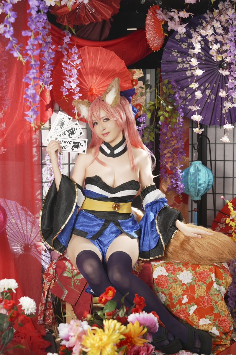 おは玉藻（1353日目）🦊

お正月っぽい絢爛キャス狐ですが
実は昨年8月に撮影した写真です🌻

暖房つけたつもりが冷房で
寒くて目が覚める🥶

皆様はお休みは今日迄❓
私は昨日休んだので
本日ファンティア&amp;通販作業です📝

※リプ（引用歓迎）&amp;この写真に❤️&amp;RPも
是非お願いします🤲

#今日のタマ活か