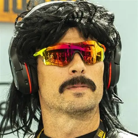estbananen's tweet photo. @aus_pill Why does he look like dr disrespect here https://t.co/Rg1HOTqW8c