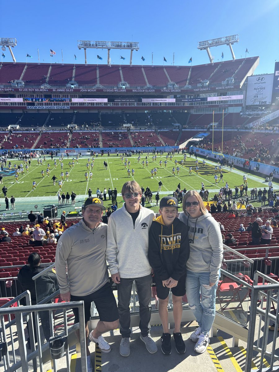 Good_Karma77's tweet photo. We had a great time visiting the Tampa area for our first bowl game! #reliaquestbowl #iowahawkeyes #iowafootball https://t.co/yXwSGXht1Q