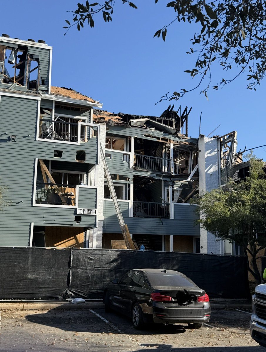 Cau7ioN's tweet image. Welp the apartment top right was mine, the unit below me made a huge mistake and almost cost me my life. Got confirmation that everything but the clothes on my back are gone, genuinely everything. I appreciate all the prayers and kind messages, but I promise il be okay  🖤  I’m…