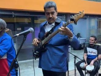 chemapunk's tweet image. Ojalá que en la prisión donde refundan a Maduro pueda formar una banda musical. Se ve que tiene todo el groove