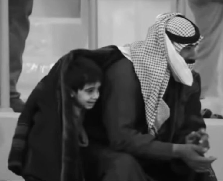 والله إنك يميني يوم هالعالم يسار  
وإنك نوري وباقي الدنيا سَــواد
               ❣️بابا❣️😔