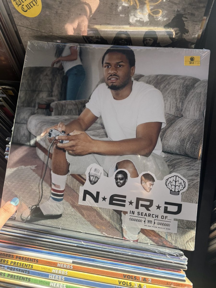 killer_thirllr's tweet image. if i was rich i wouldnt tell anyone but there would be signs