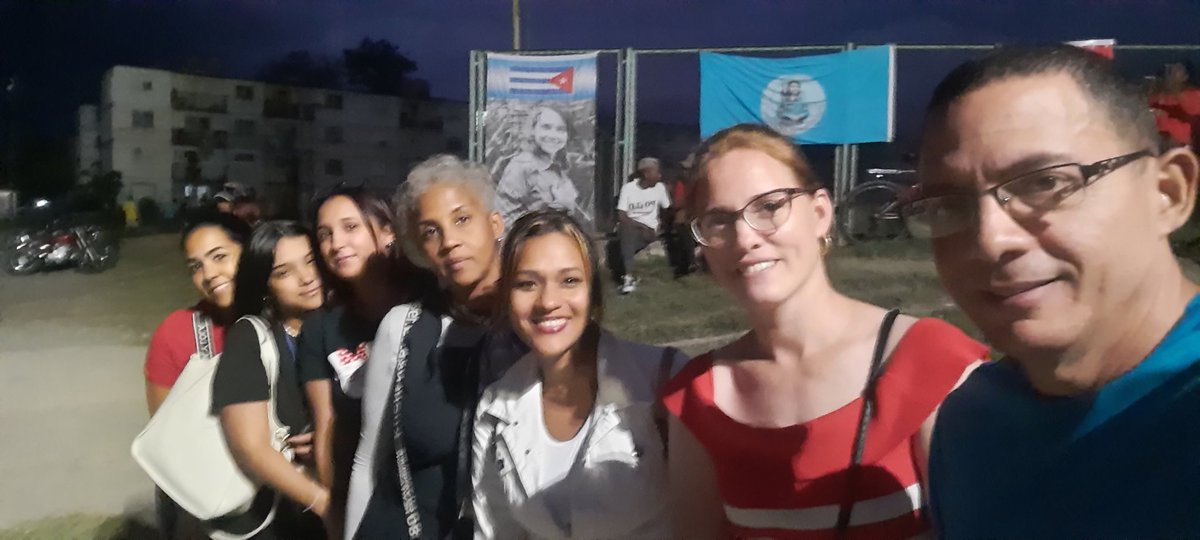 El Departamento Comercial de #Etecsa_Guantánamo presente en el Acto de solidaridad con el hermano pueblo de #Venezuela.
#CubaConVenezuela