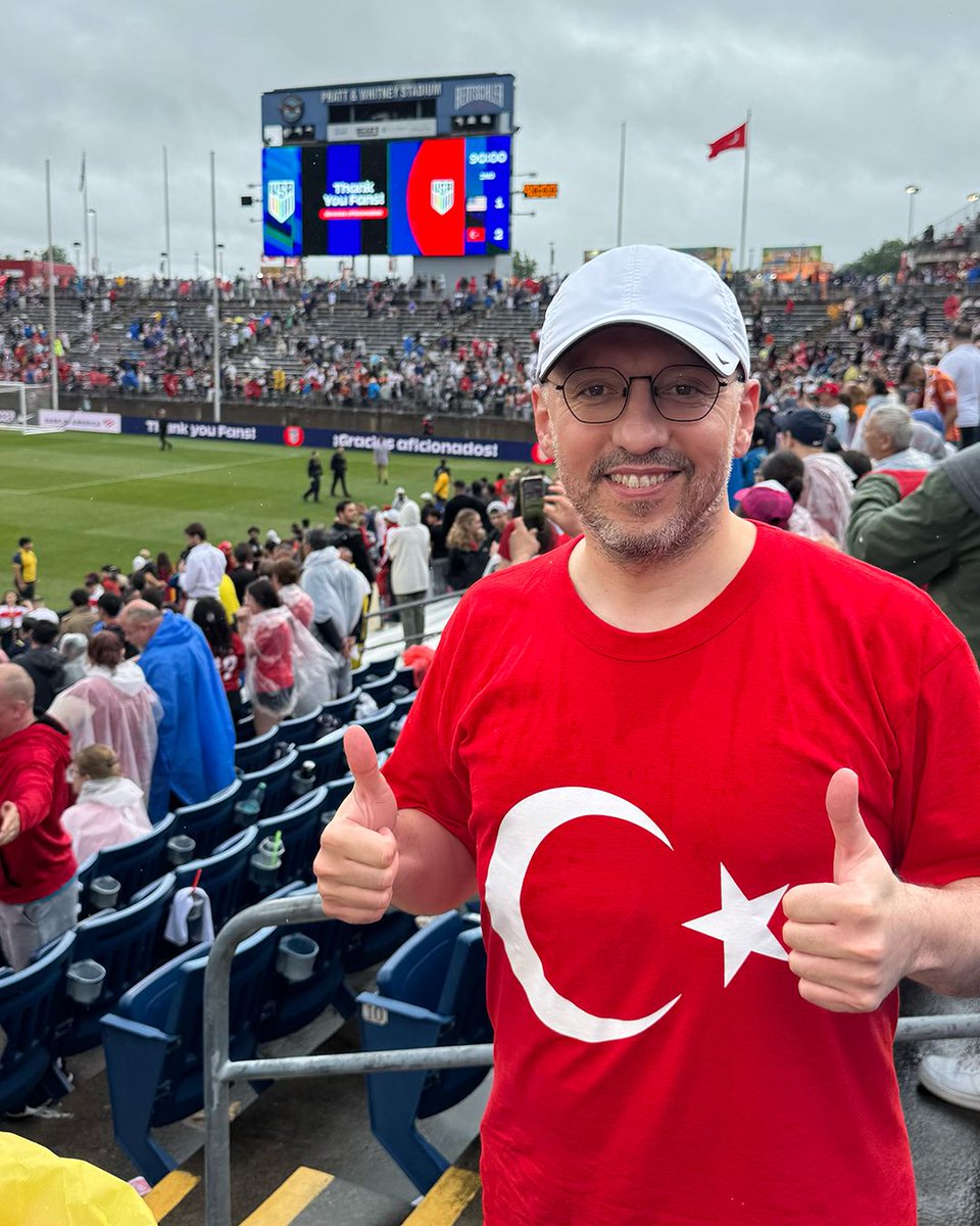 Unutulmaz gün batımlarından sonbaharın o güzel renklerine; dünyanın farklı köşelerinden,  her gün değişen New York siluetine kadar... Bu fotoğraflara dönüp baktığımda, her manzara ve yanımda olan herkes için içten bir teşekkür hissediyorum.