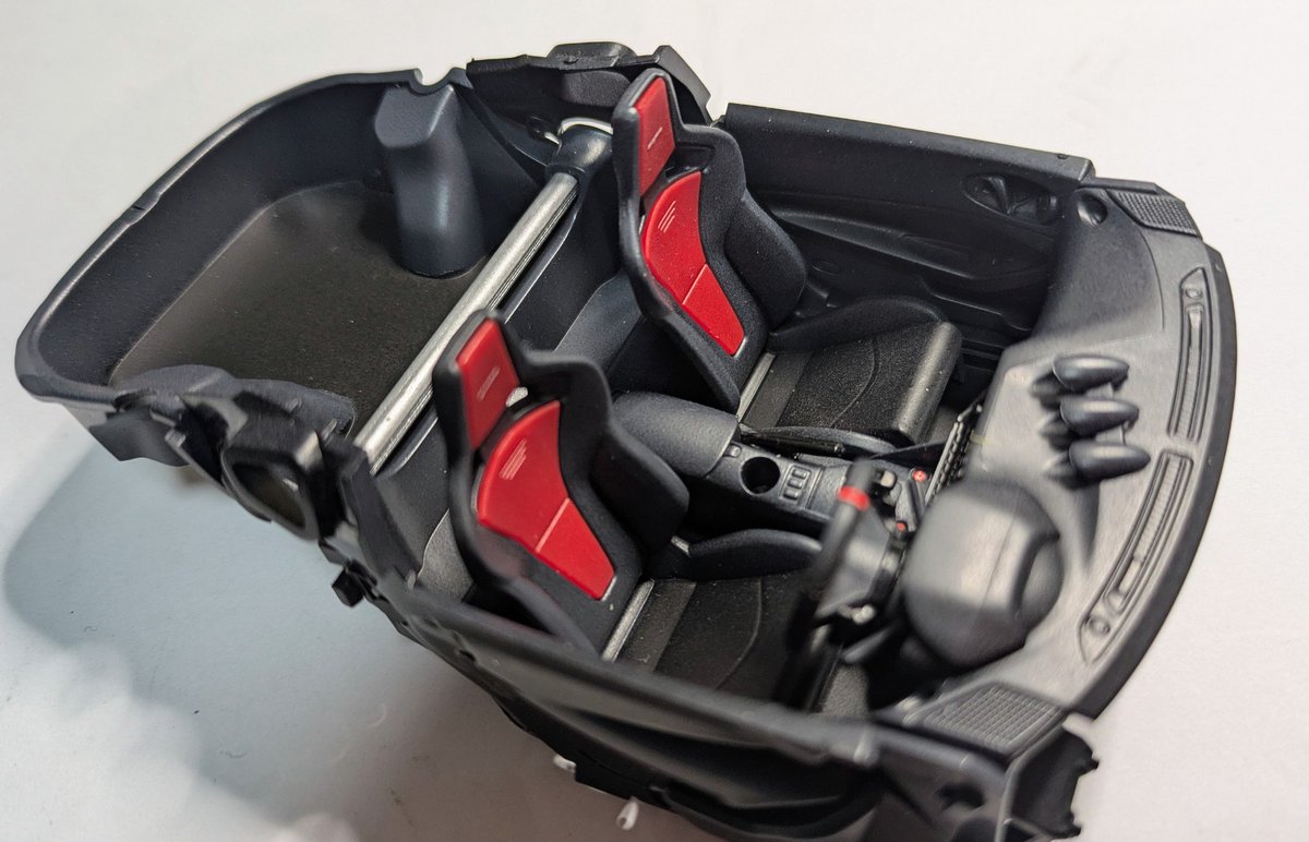 いまむページ アオシマ 楽プラ1/24フェアレディZニスモ2024 内装とシャーシが