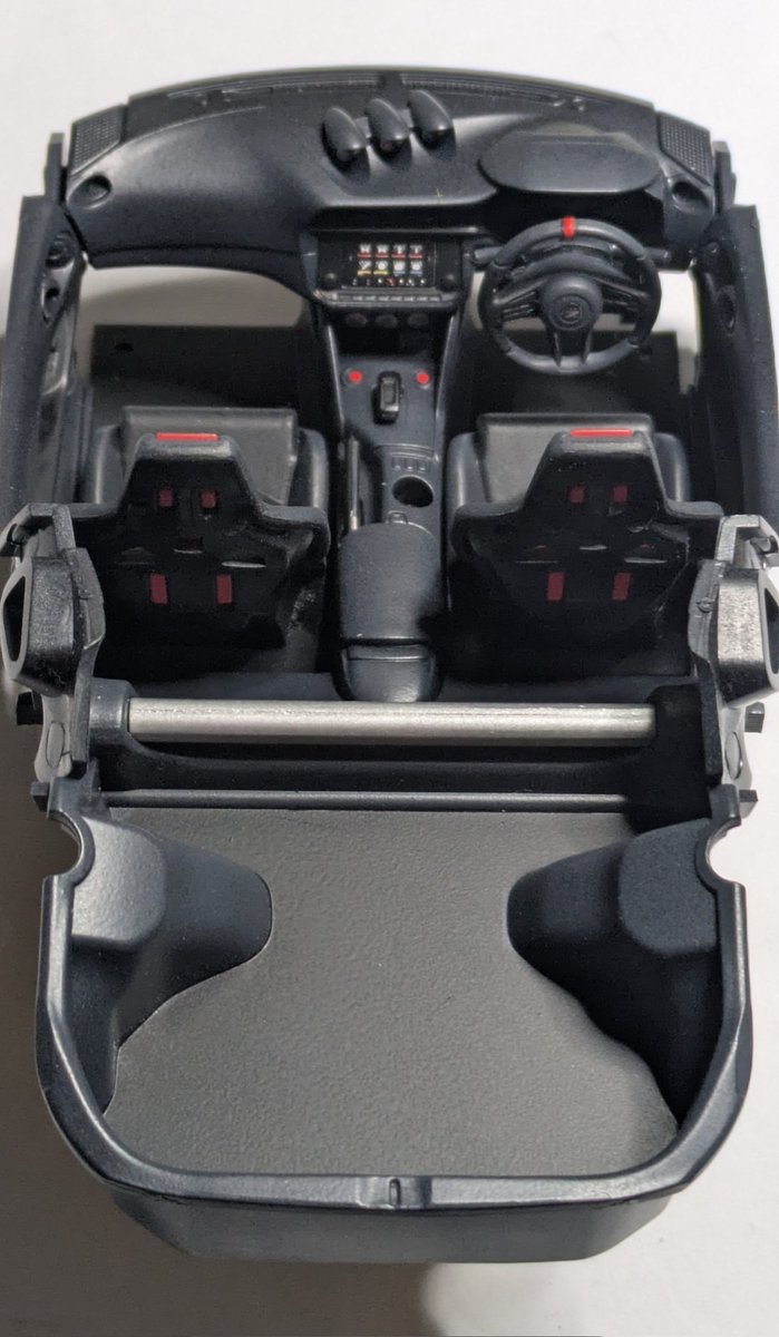 アオシマ 楽プラ1/24フェアレディZニスモ2024 内装とシャーシが