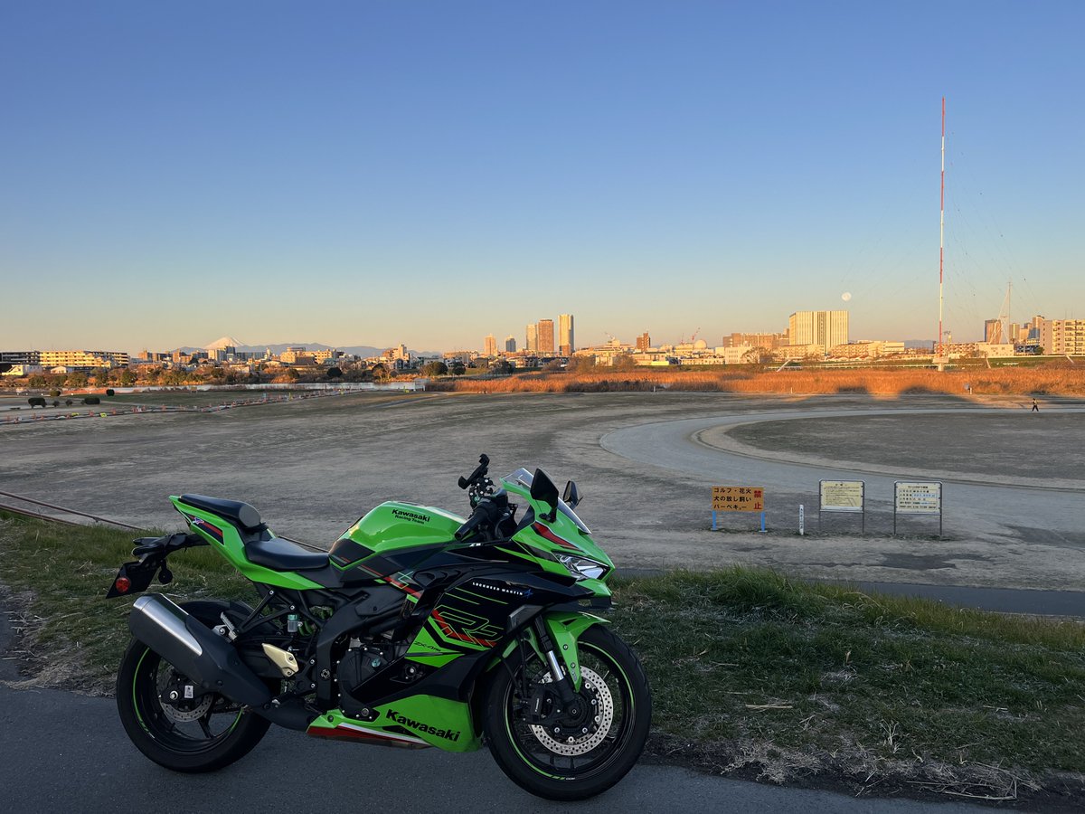 富士山 川崎市 月 カワサキZX-4