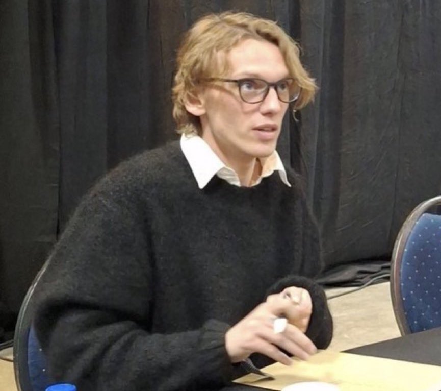 CREELSLUT's tweet image. wrong! everyone look more like jamie bower NOW.