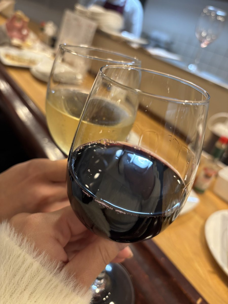 今年も美味しいごはんとお酒楽しむぞ〜💖もう既に2日記憶喪失🧠でもちゃんと起きれてお仕事ばっちり行けてるので幸先良しとする👌