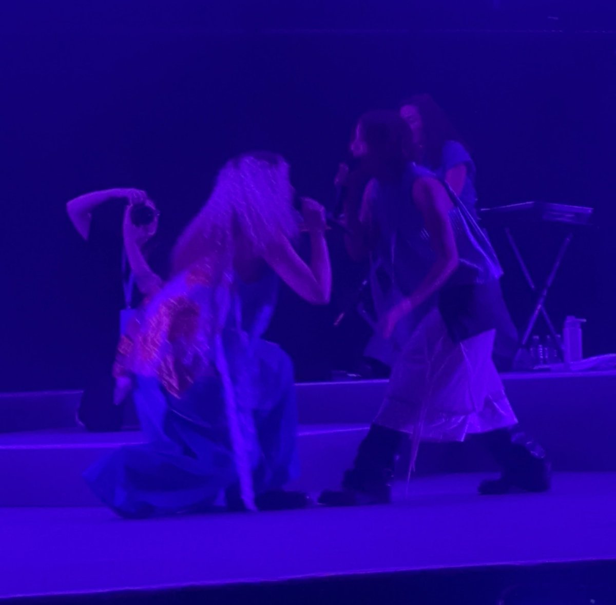 um altar
um desvio
um novo caminho
essa música
é tão viva 
tão real