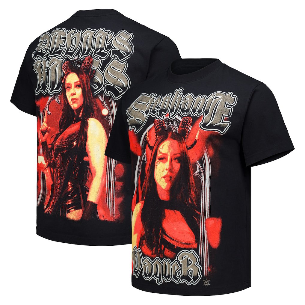TheWeeklyShop1's tweet image. This is HARD 🔥
Devil’s Kiss tee goes crazy.
Stephanie Vaquer fans know 👀
👉 [wwe-shop.sjv.io/dO2rNK]

#StephanieVaquer #DevilsKiss #WWE #WWEShop #WrestlingFans