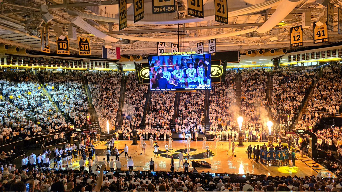 MikeBreitbach's tweet photo. Go Hawks!! #FightForIowa https://t.co/AkCAzY5tbu