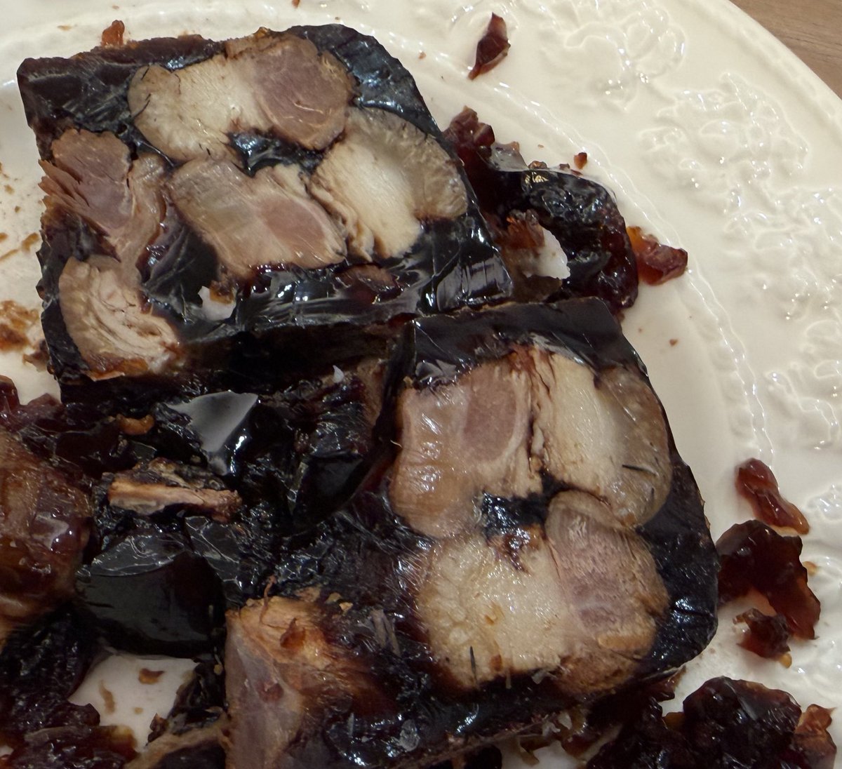 急に寒くなってきたので、煮こごり(肉冻)を作ってきました。上海でもよく食べられる家庭料理です。