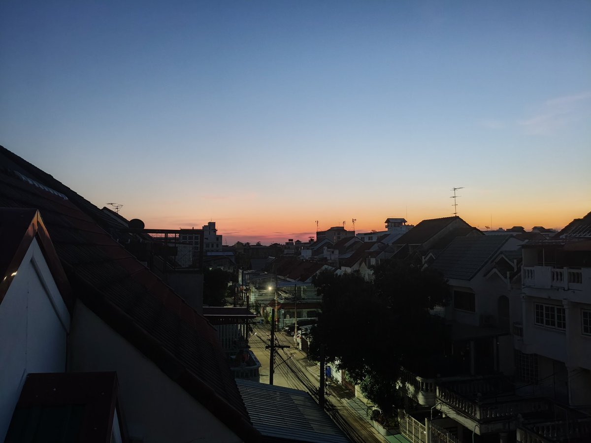 ชอบขอบฟ้าหน้าหนาวเวลานี้
#เก็บภาพข้างทาง