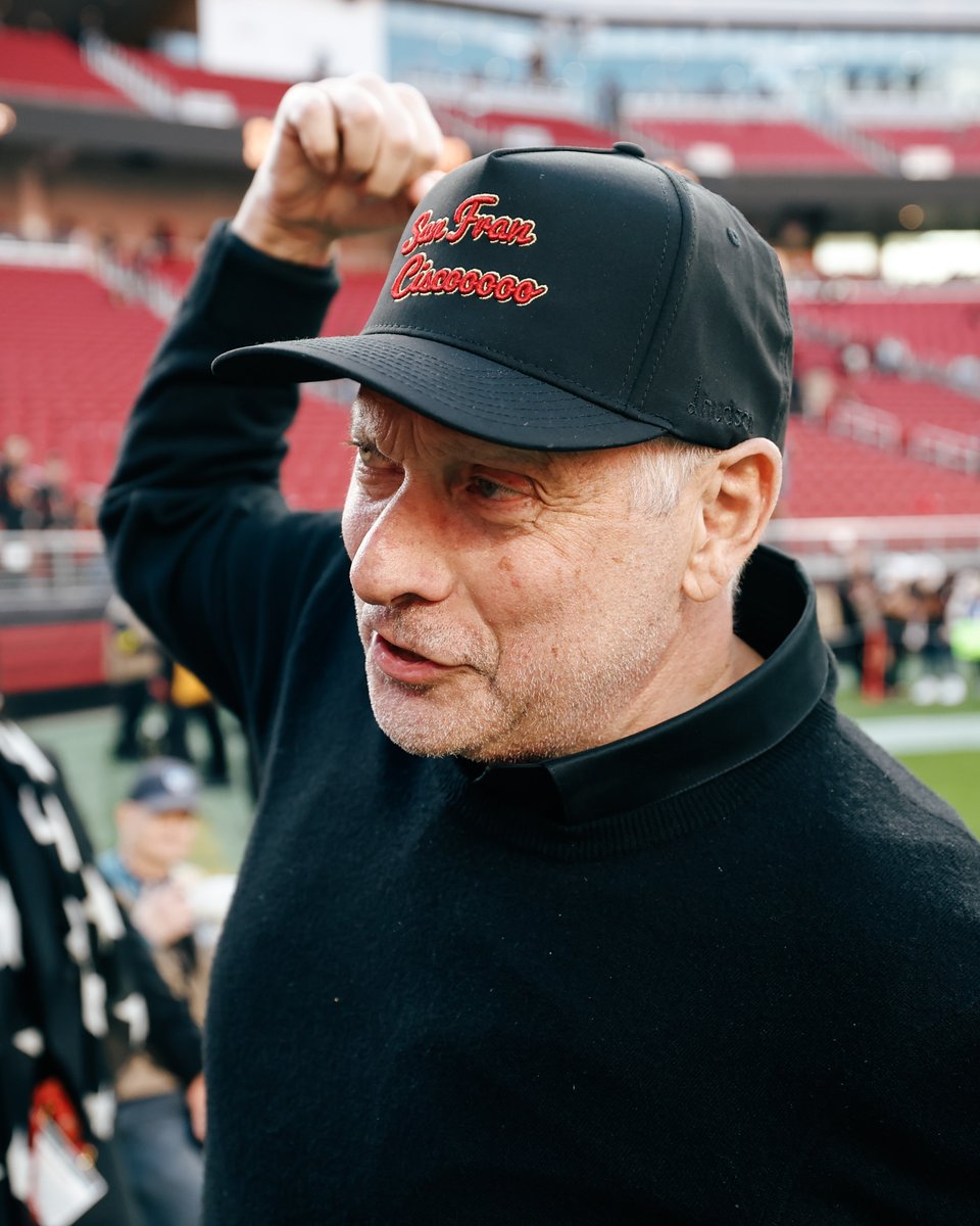49ers's tweet photo. Good to have ya back, Greg Papa. https://t.co/PVY94q573Z