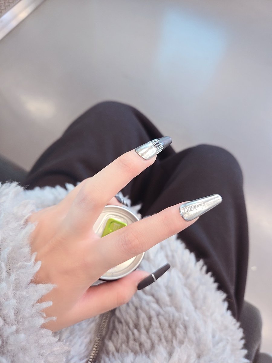 仕事に行くより早く起きて仕事行くより早い電車乗ってる