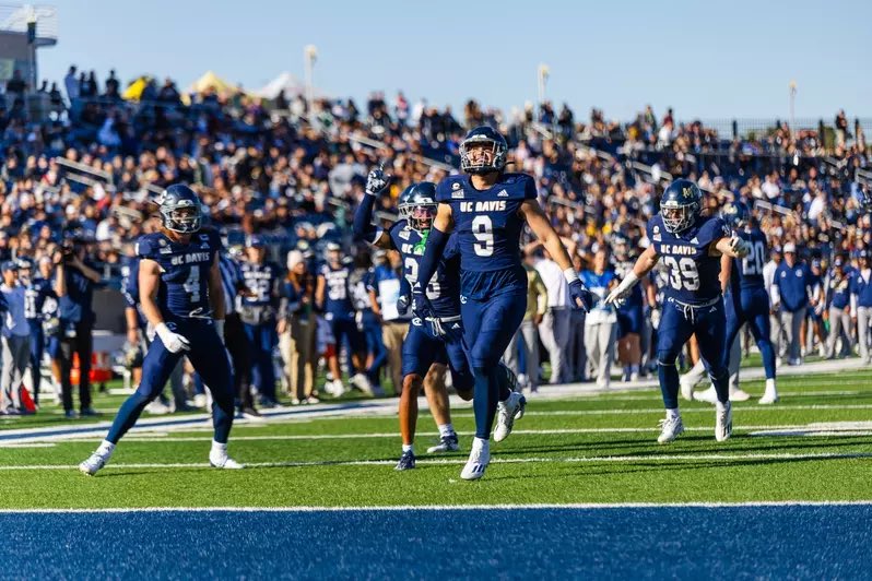 BrianDukesJr20's tweet image. UC Davis Offered!🙏🏽 @AarManagement