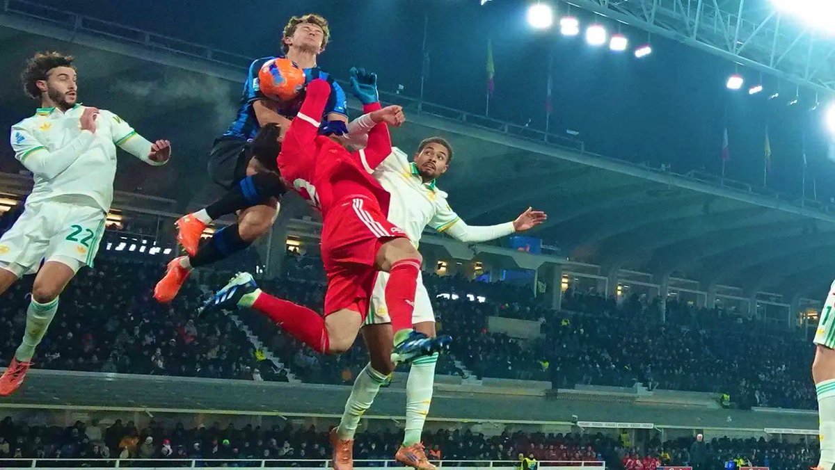 Mile #Svilar sul gol di #Scalvini: “Quando si tocca un portiere in area di rigore è sempre fallo: lui mi ha dato una botta in testa! Onestamente è fallo, anche se l’arbitro mi ha detto che ho perso la palla a causa di un mio compagno…”. #ASRoma