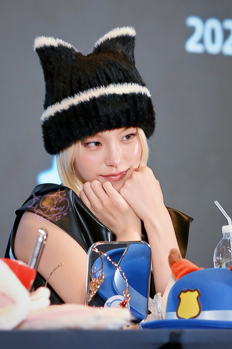 260102
SR  Shanghai

Woolen cat hatt 🐱❄️

#YEJI #예지
#ITZY #있지 #MIDZY
#ITZY_TUNNELVISION #ITZY_TNVS