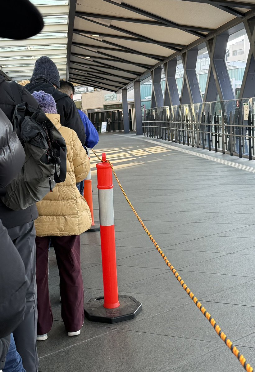 ChhiF's tweet image. 大変混雑しております。。。