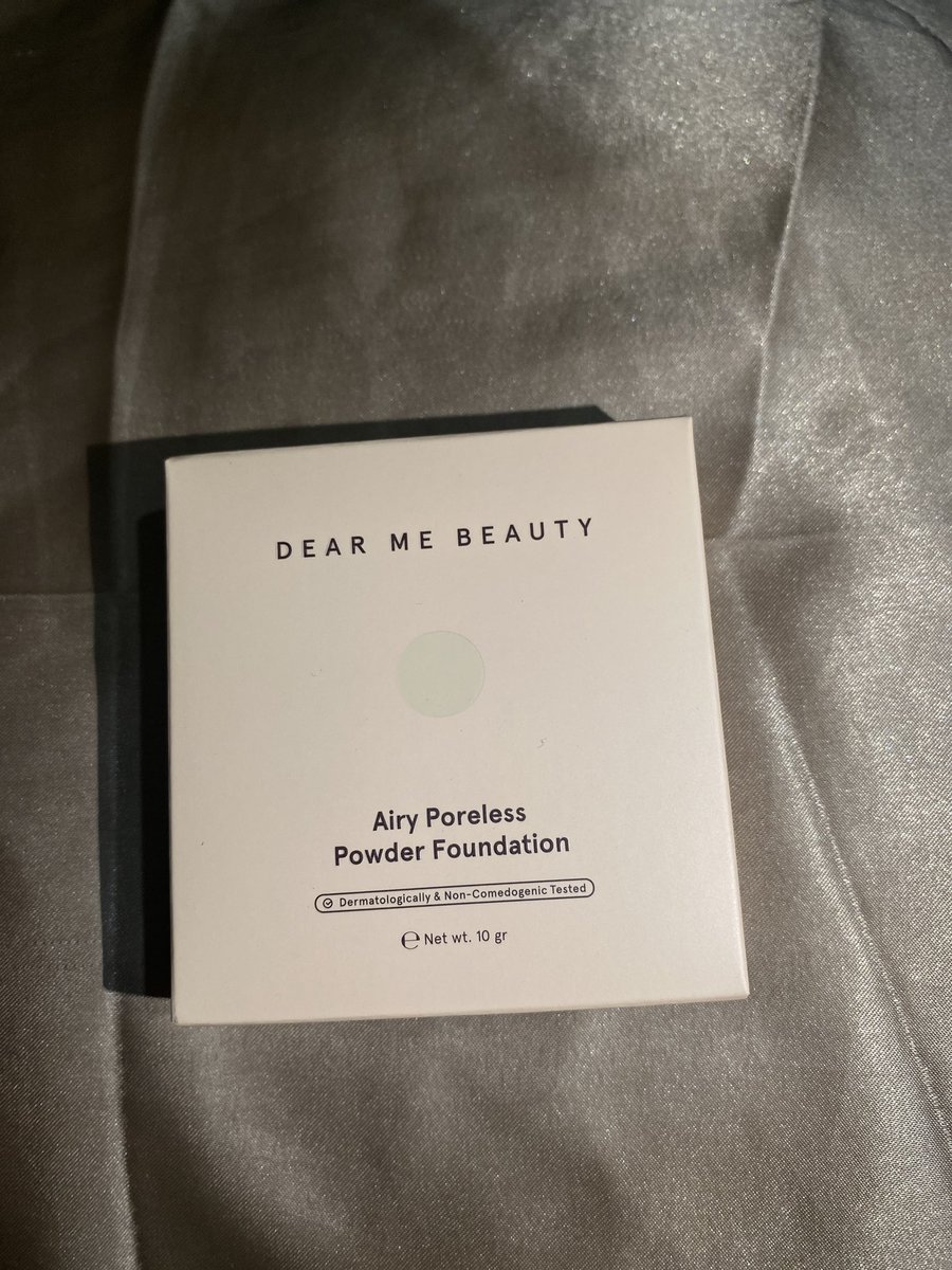 kireldieya's tweet photo. ada yg butuh power foundation dear me beauty, liquid blush, ring light? aku jual underprice yaa https://t.co/9q6aCXRnNH