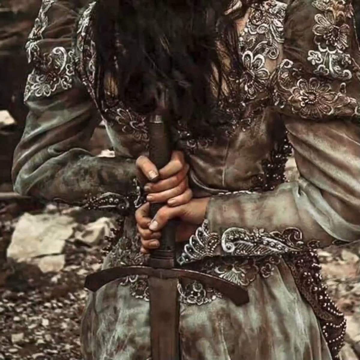 sunburnpixie's tweet image. cr: the cruel prince by holly black