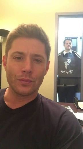 mama there’s gay angel behind youuuuu