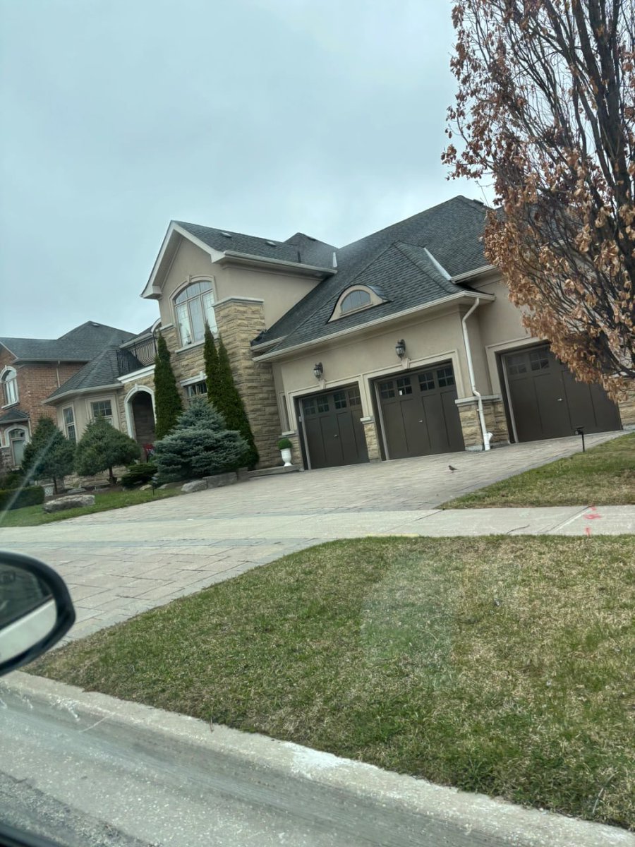 maggiebuck1234's tweet photo. Just a little walk through the neighborhood! 🚶‍♂️🏘 #ExploreYourBlock https://t.co/aLCPJo3z1s