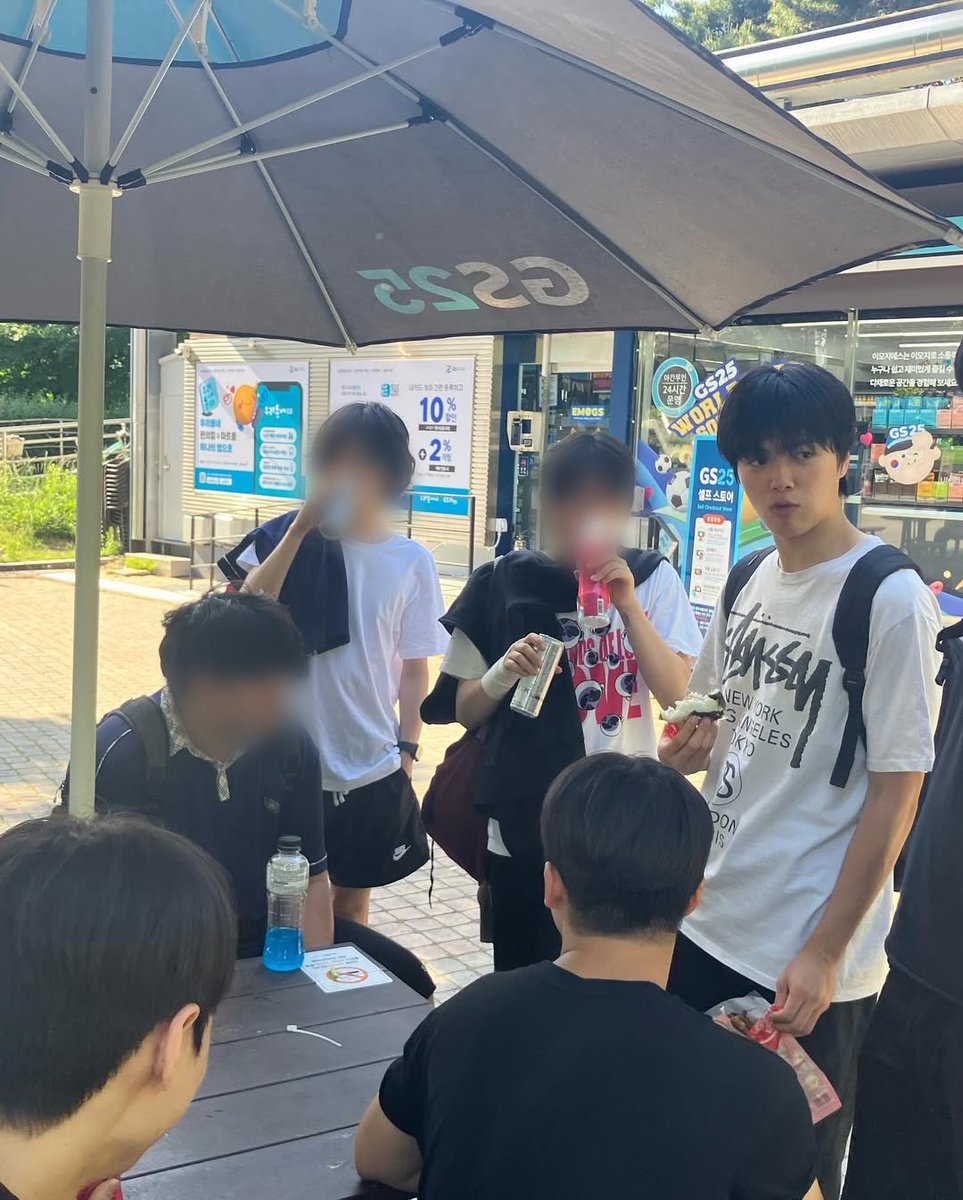 yesw8are's tweet image. id13 seongjun in may 2024 with his smd classmates/football ⚽️ team!

#아이덴티티 #idntt @idntt_cosmo
#예스위아 #yesweare #김성준
#kimseongjun #성준 #seongjun