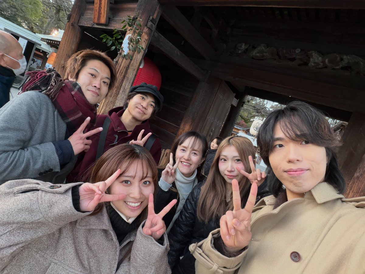 明けましておめでとう御座います！
本年もよろしくお願い致します！

ポッピンライブに向けて神社でお祈りしてきました！
なんだかんだあと1ヶ月ちょっと！
大変だけど少しずつ形になってます！！

#ポッピンライブ
#ポッピン