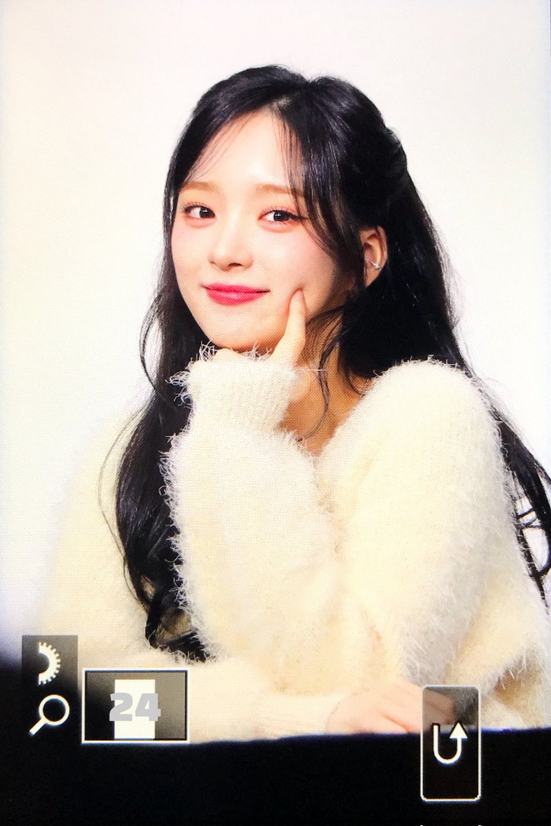 pristies's tweet image. finally secured a 2025 e.ji birthday pola 🥹🥹