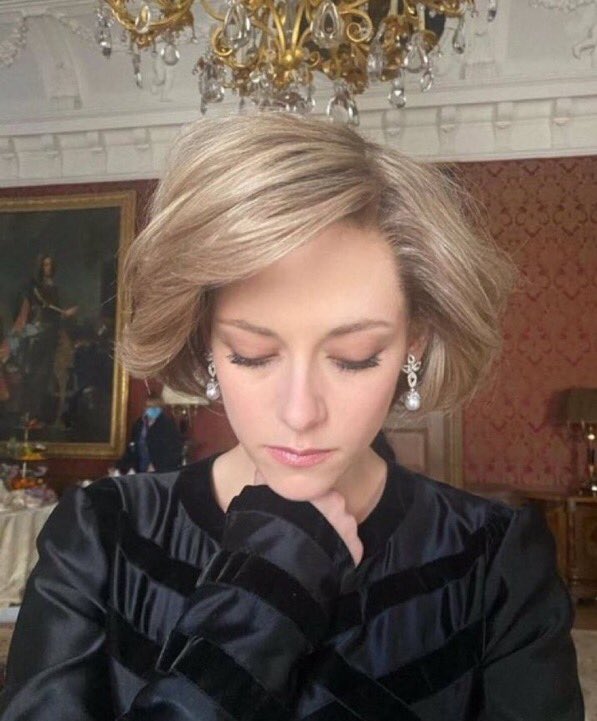 são tantas camadas….comemoração 20 anos de carreira > comeback hannah > comeback dela aos palcos …. vai ser MUITO único que ódio, mais fácil eu me matar mesmo